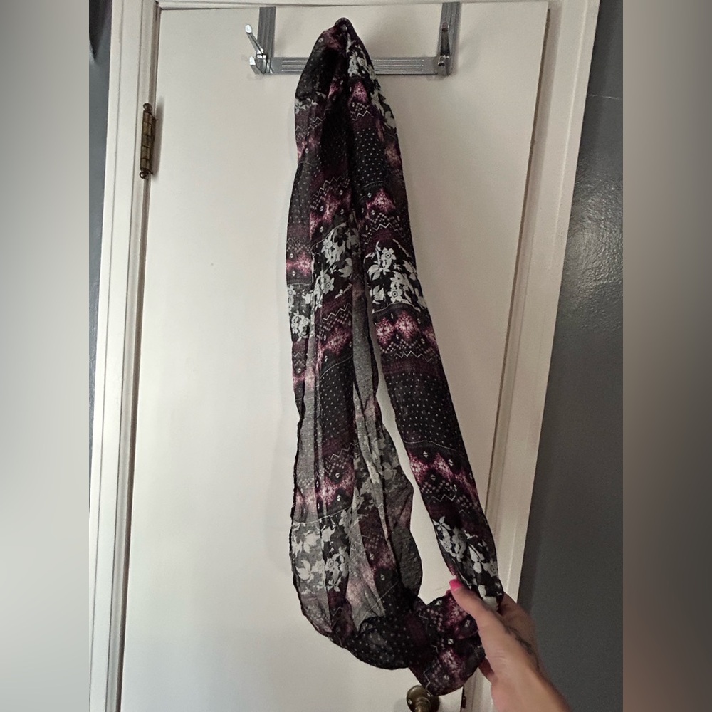 Floral Patterned Scarf - Black and Pink